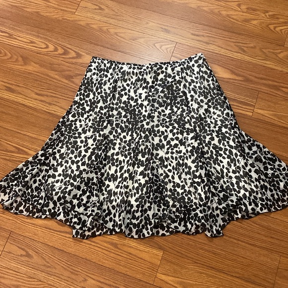 Gegrge Me by Mark Eisen woman’s white / black leaf flare uneven hem skirt 20W - Picture 11 of 11